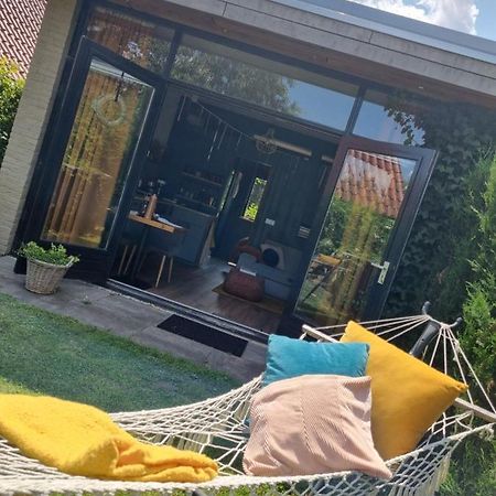 Tiny House In De Boomgaard Panzió Stad aan 't Haringvliet Kültér fotó