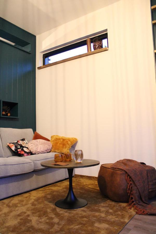 Tiny House In De Boomgaard Panzió Stad aan 't Haringvliet Kültér fotó